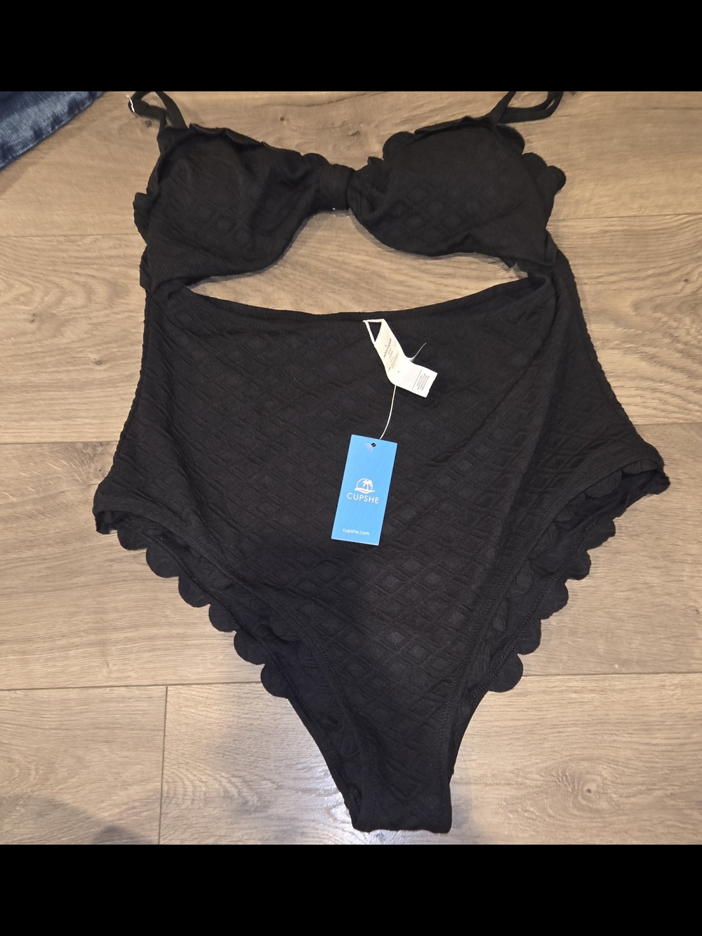 Cupshe Black Scallop One-Piece Swimsuit Large - Picture 3 of 5